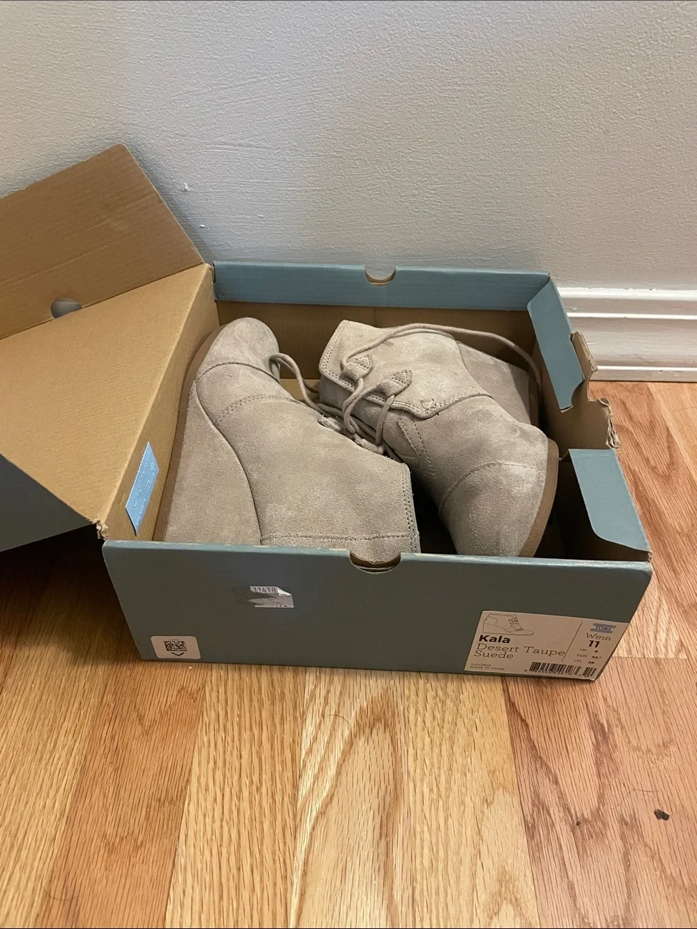 Toms Men's Suede Chukka Wedge Boots in Light Taupe